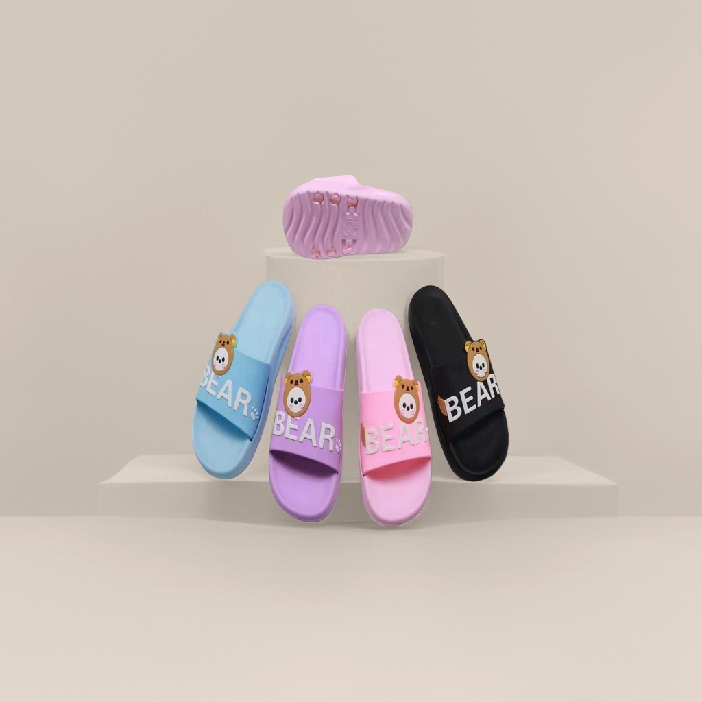 Cartoon bear pattern home slippers, comfortable, anti-slip, soft soles, unisex Application Scenario