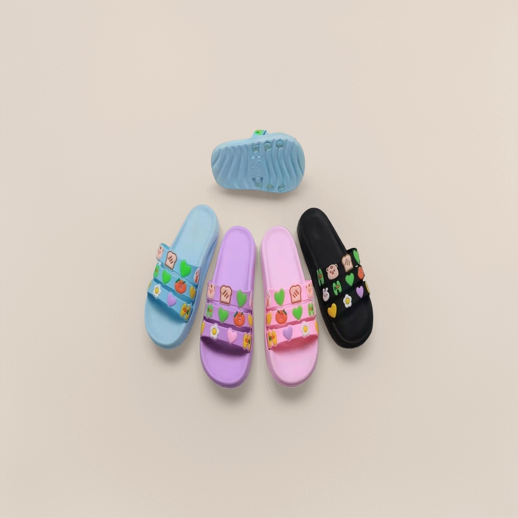 The main body of the colorful cartoon slippers is a comfortable and anti-slip home cooling mop suitable for both men and women Application Scenario