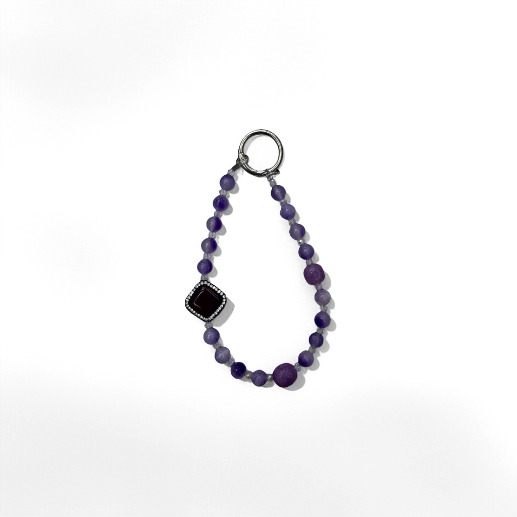 Purple bead bracelet for women is a simple, fashionable and versatile wrist accessory details Picture