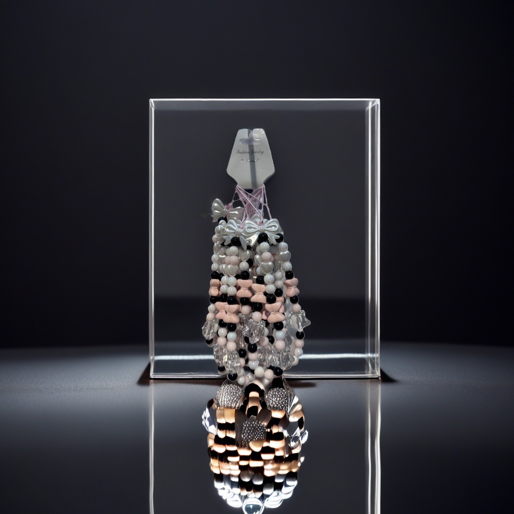 Natural pearl beaded bracelets are elegant and versatile women's accessories Application Scenario