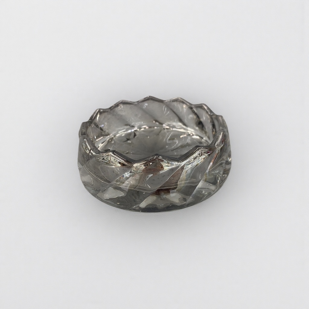 Transparent glass ashtray for household heat-resistant round tabletop storage Specification image