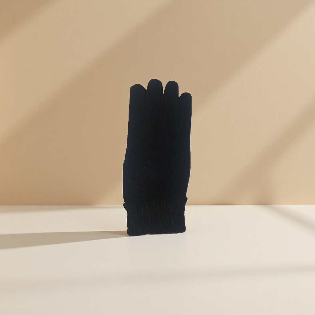 Black thickened warm gloves for both men and women, anti-slip and wear-resistant for autumn and winter Application Scenario