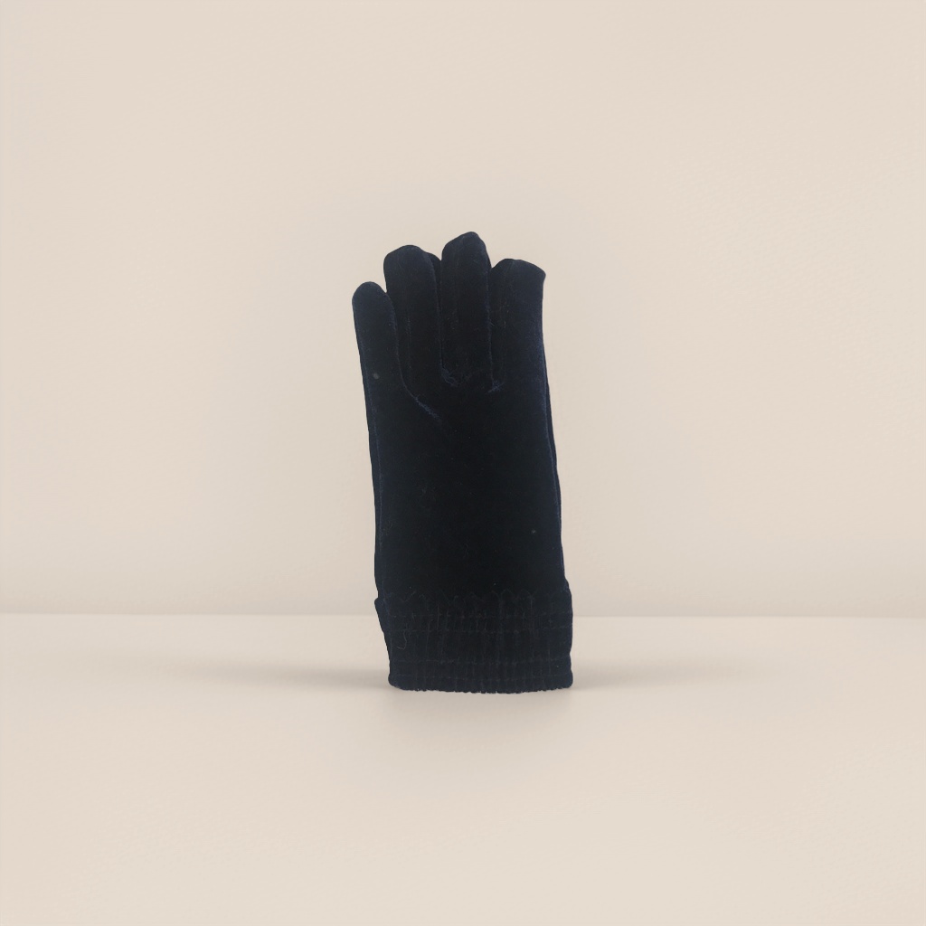 Black suede thickened cold-proof gloves with touch screen design for both men and women Application Scenario