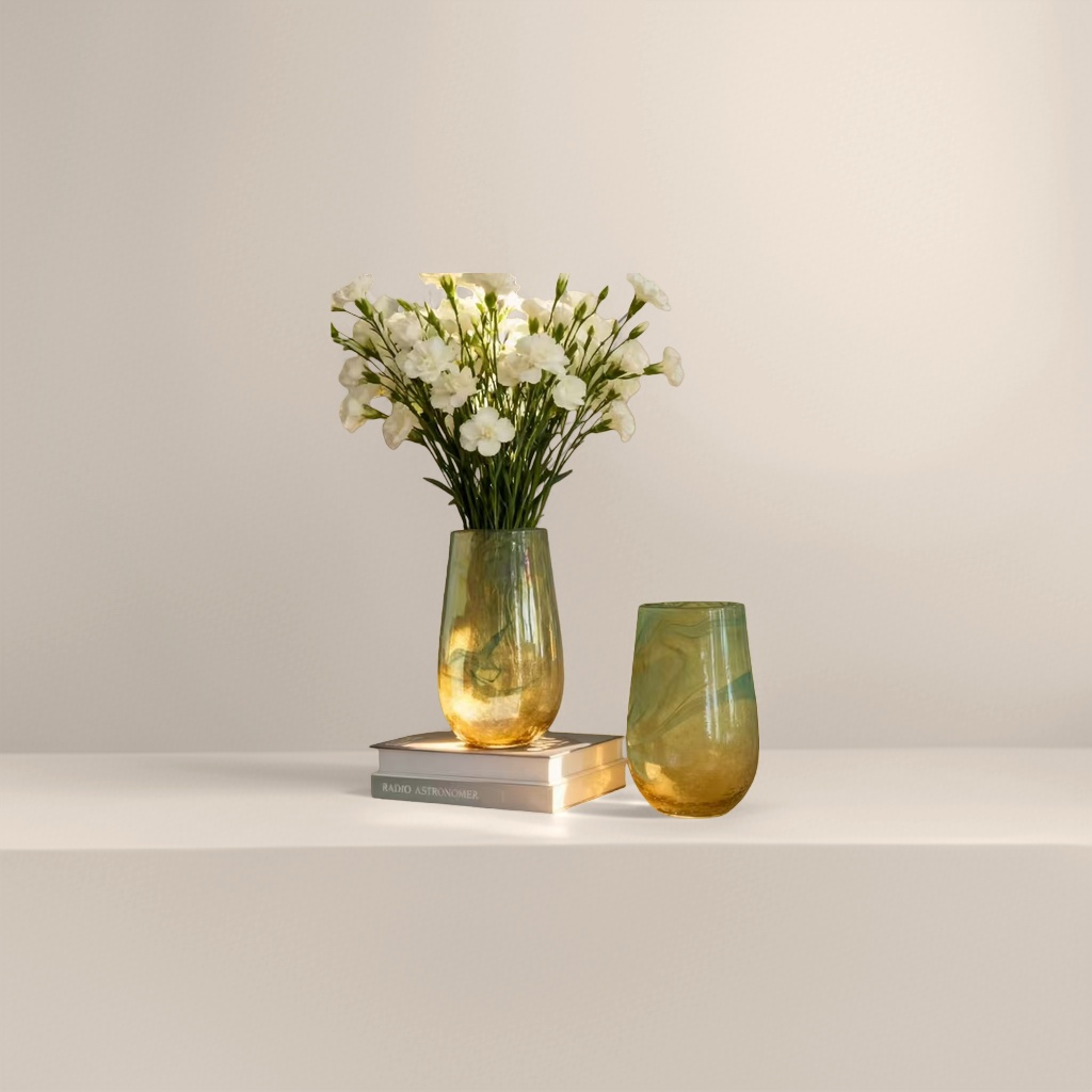 Hand-blown glass vase, a transparent, simple and high-cut flower vase for the living room and bedroom table