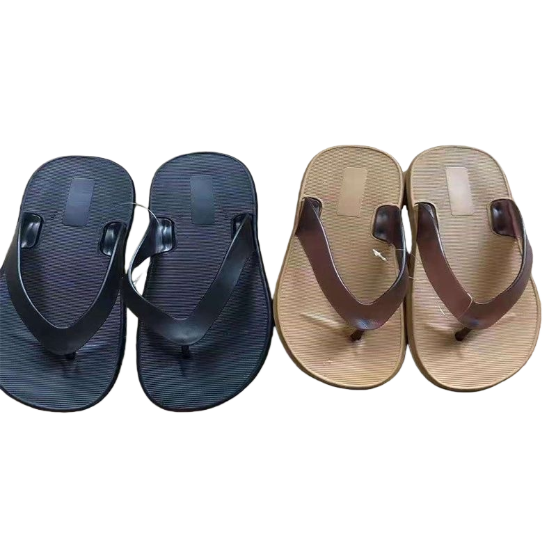 Plastic flip-flops for summer are breathable, anti-slip and lightweight Item Picture