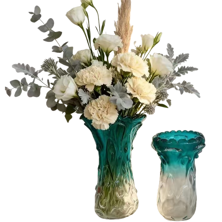 The florist specializes in using ceramic vases for home flower arrangements, which are large-capacity and wide-mouthed Item Picture