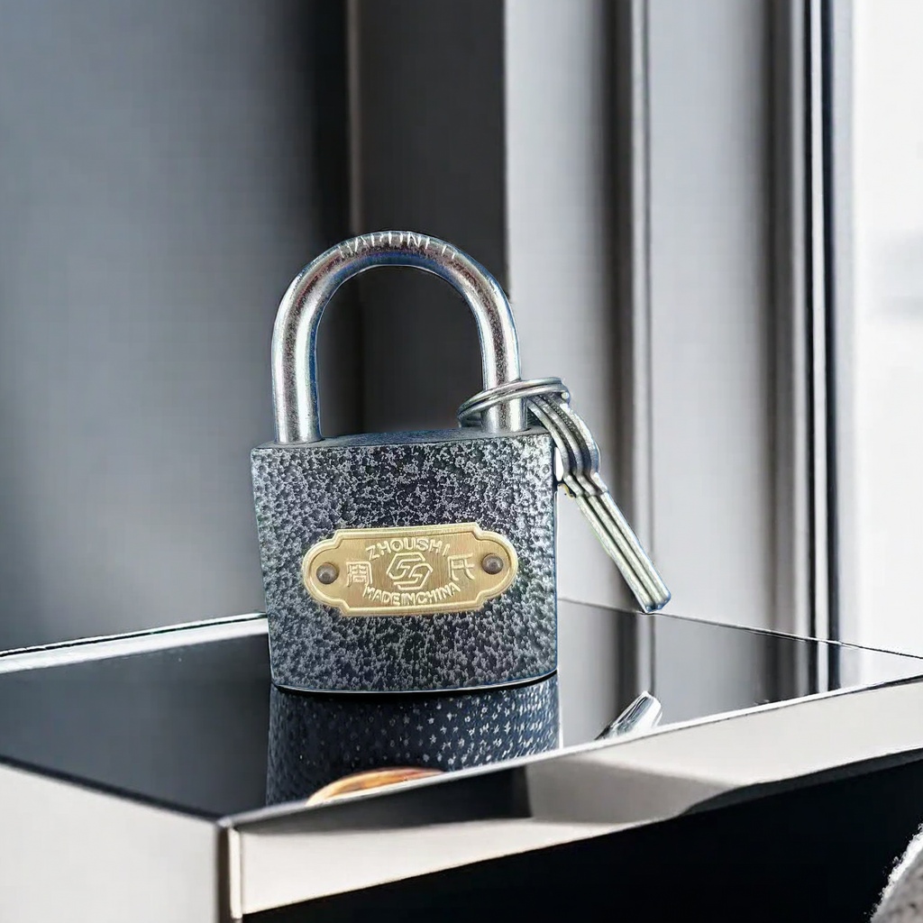 Thickened zinc alloy metal padlock, anti-picking and anti-rust hanging door lock, suitable for home, warehouse and office use Application Scenario
