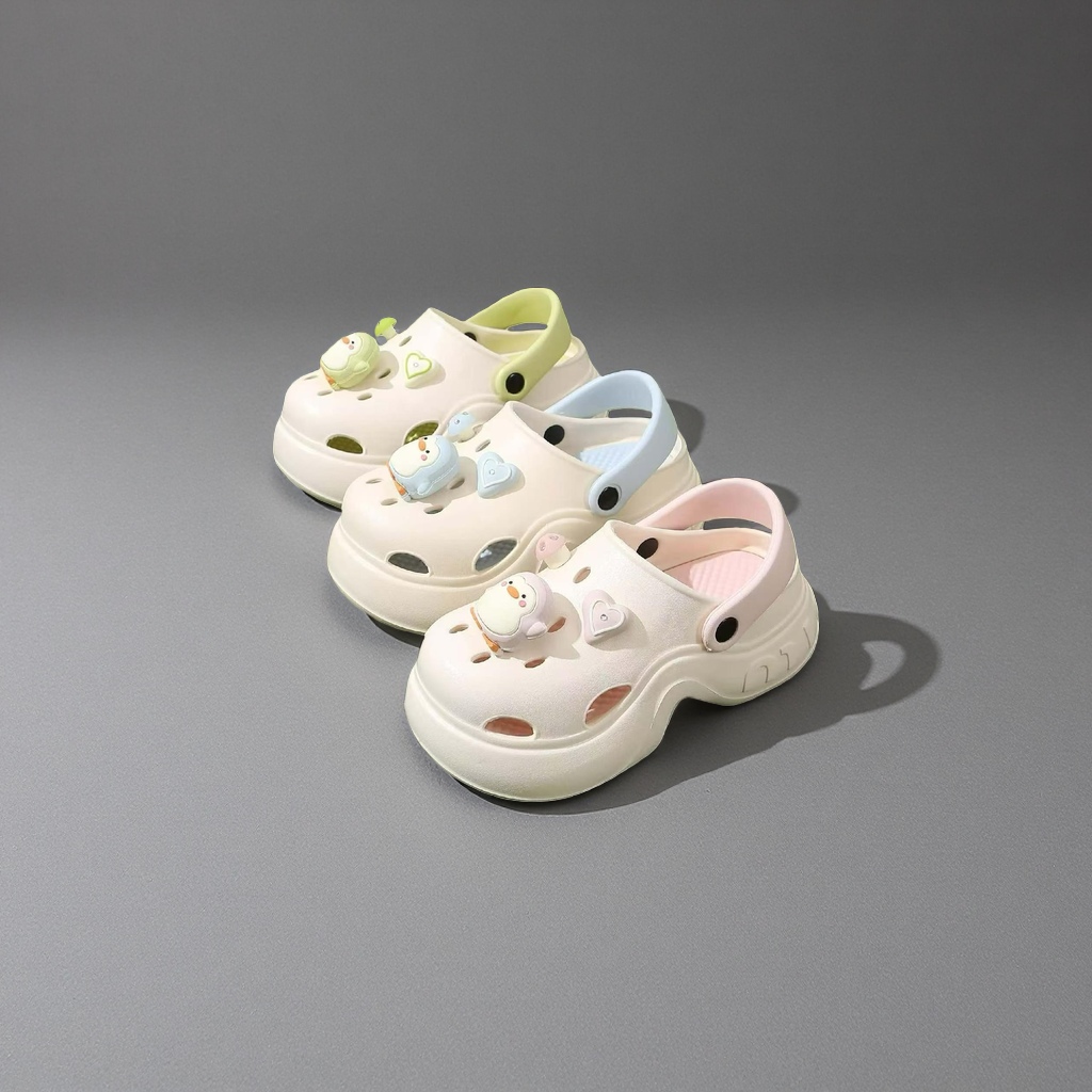 Cartoon-decorated crocs are fashionable, versatile, anti-slip and breathable summer sandals Specification image