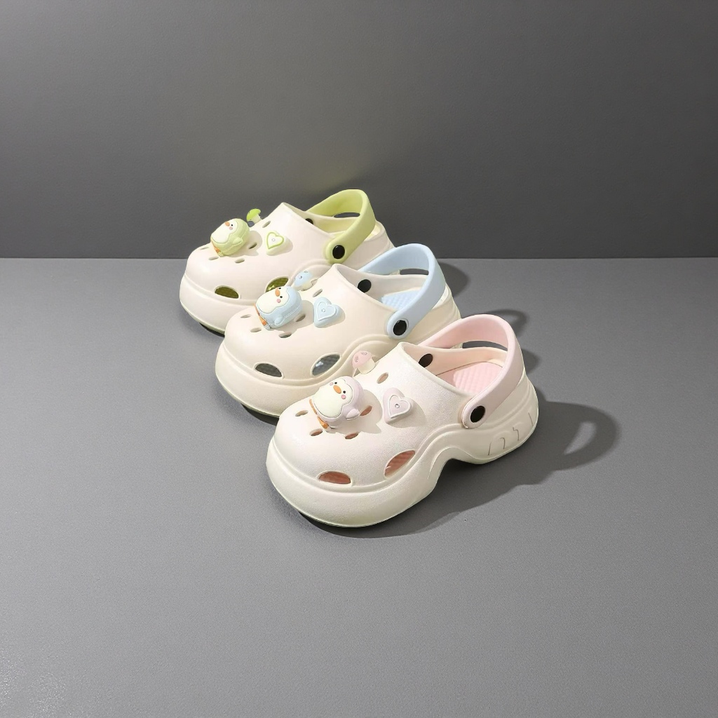 Cartoon-decorated crocs are fashionable, versatile, anti-slip and breathable summer sandals details Picture