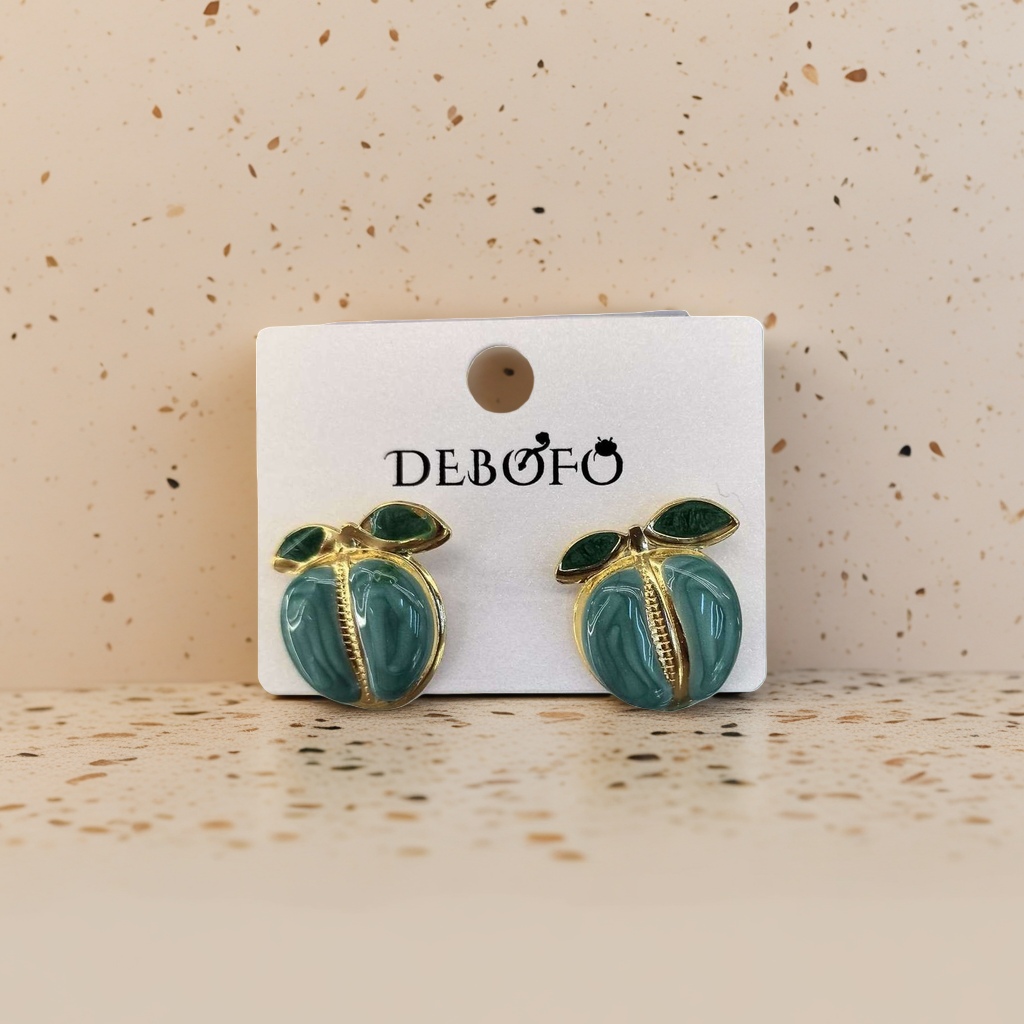 A pair of fashionable and simple earrings and light luxury alloy stud earrings for women Application Scenario