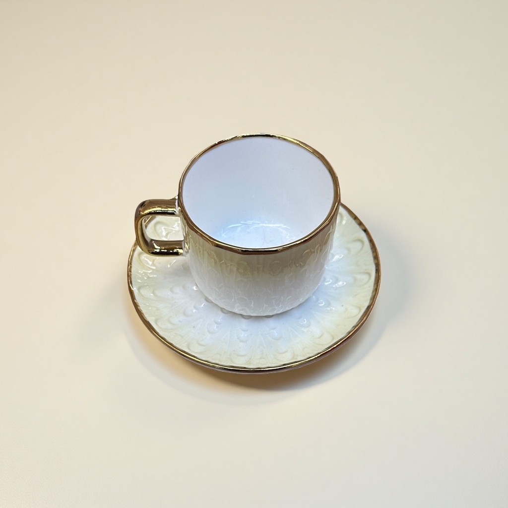 白色带金色边框茶杯配茶托套装产品图