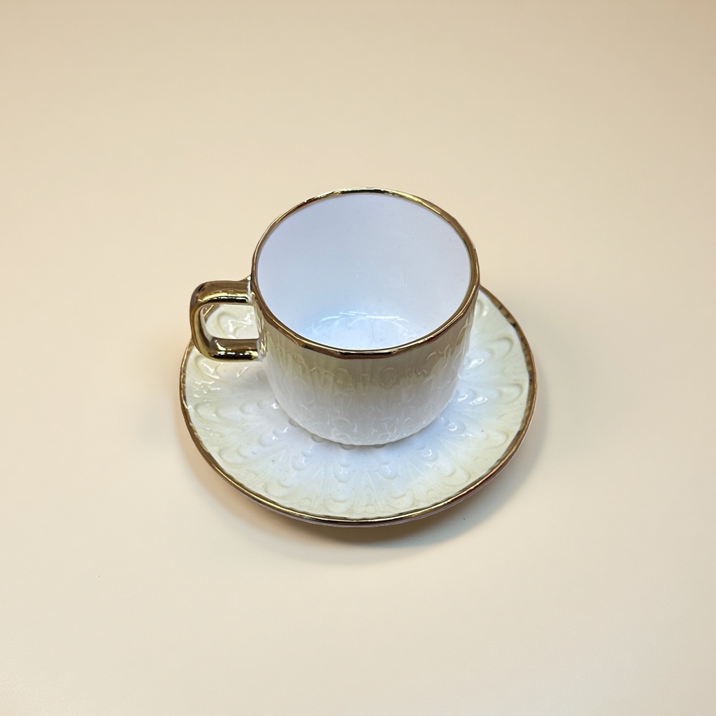 白色带金色边框茶杯配茶托套装