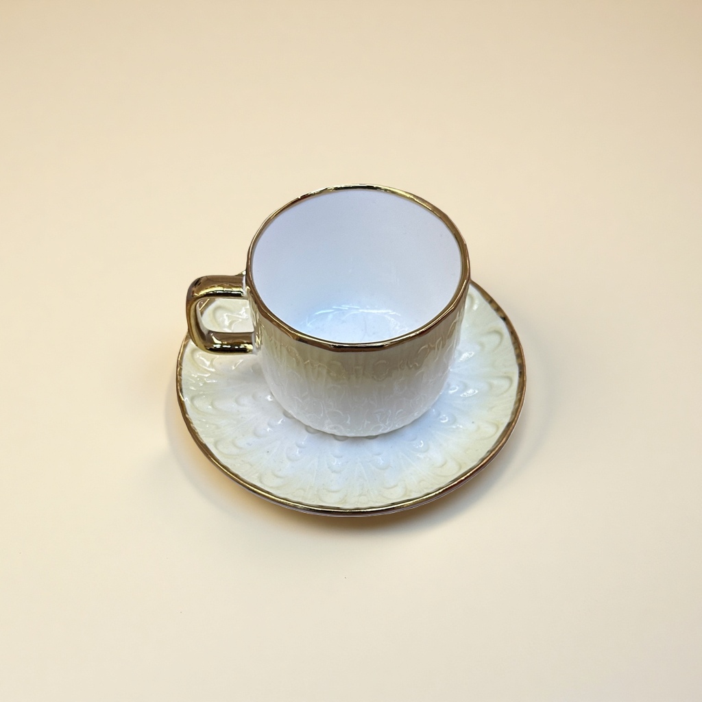 白色带金色边框茶杯配茶托套装细节图