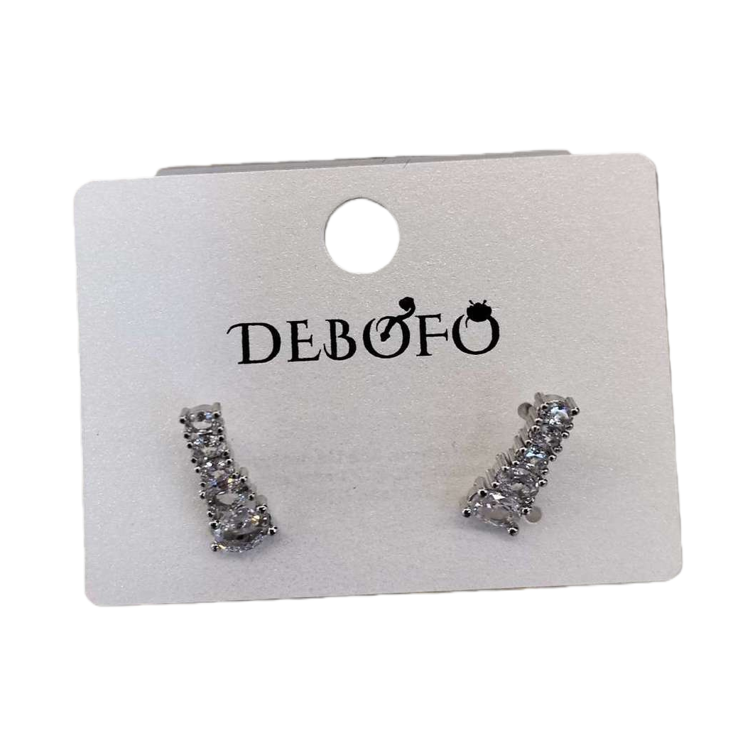 Simple moda pendientes un par de accesorios de oído de metal para mujeres luz de lujo versátil Application Scenario