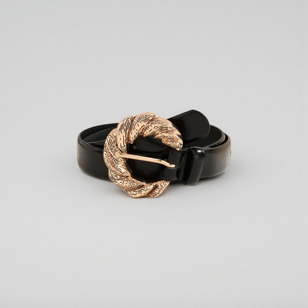 Black belt with golden patterned buckle casual belt Application Scenario