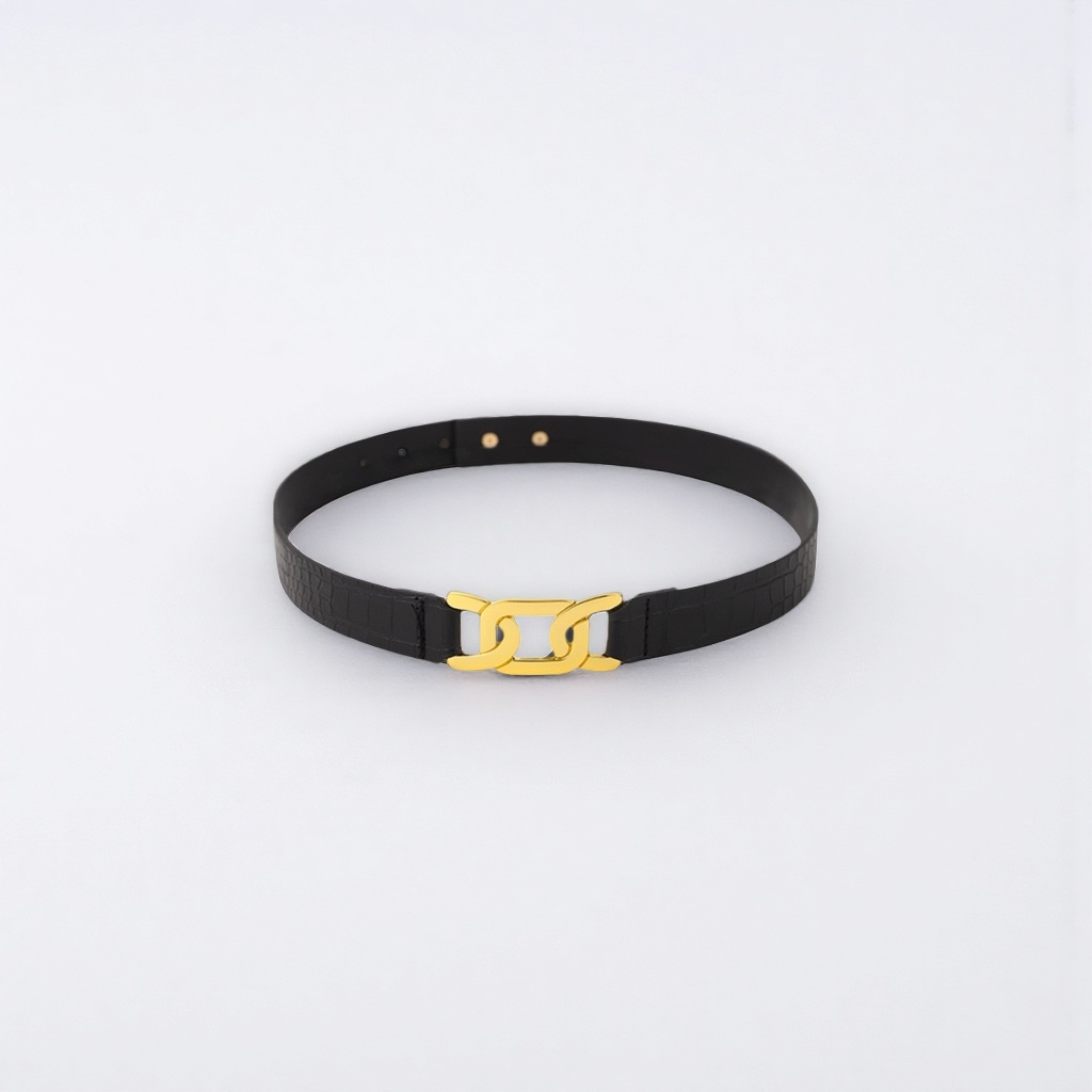A black crocodile-patterned leather belt with a golden chain buckle is a fashionable and versatile men's belt Application Scenario
