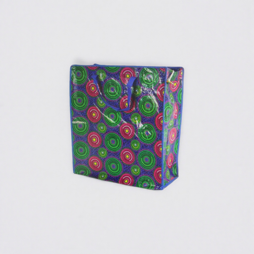 Colorful patterned handbags are fashionable, eco-friendly and reusable shopping bags details Picture