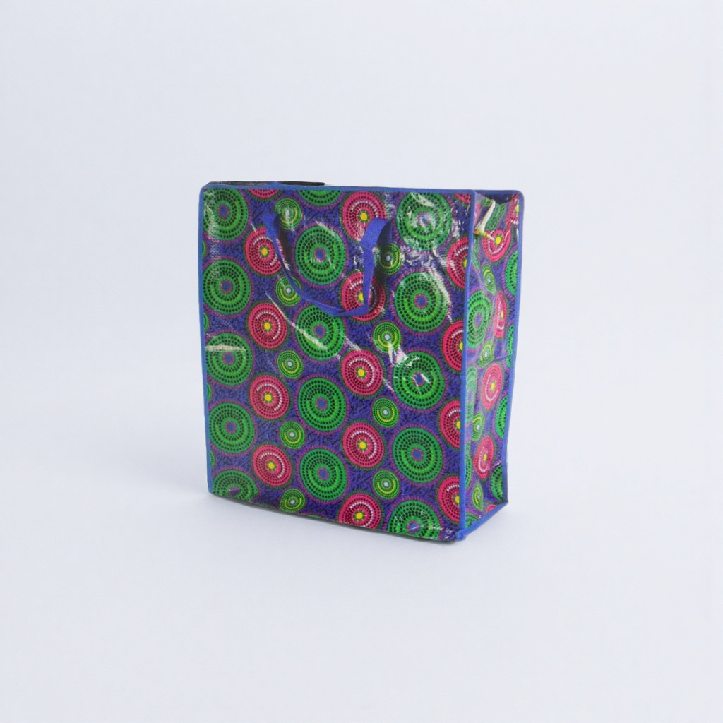 Colorful patterned handbags are fashionable, eco-friendly and reusable shopping bags Application Scenario