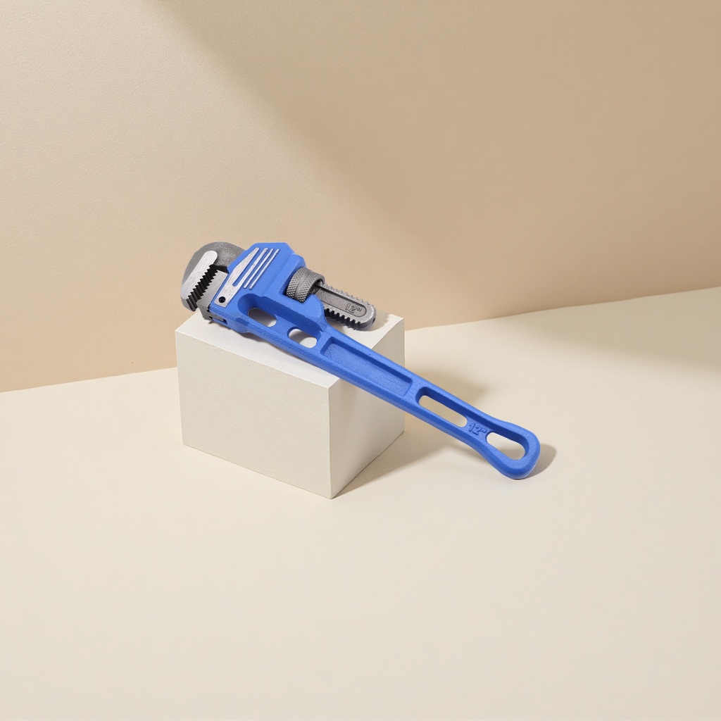 Blue pipe wrench, 12-inch anti-slip thickened chrome vanadium steel wrench tool Application Scenario
