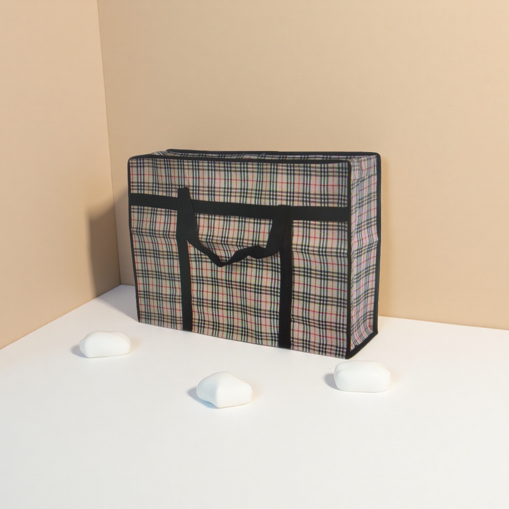 A checkered pattern handbag made of thickened cotton and linen, featuring a simple daily commuting style shopping bag