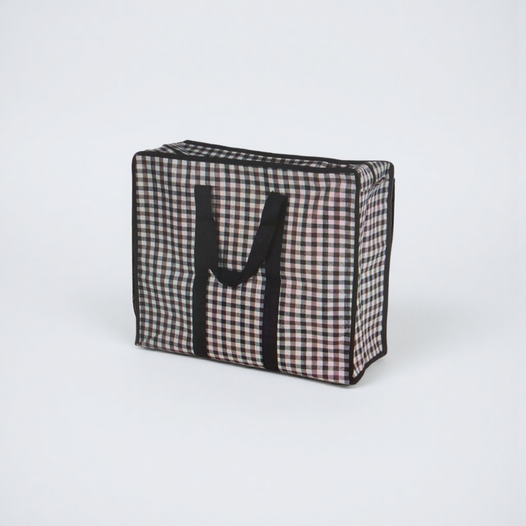 A large-capacity daily commuting shopping bag made of cotton and linen with a checkered pattern Application Scenario