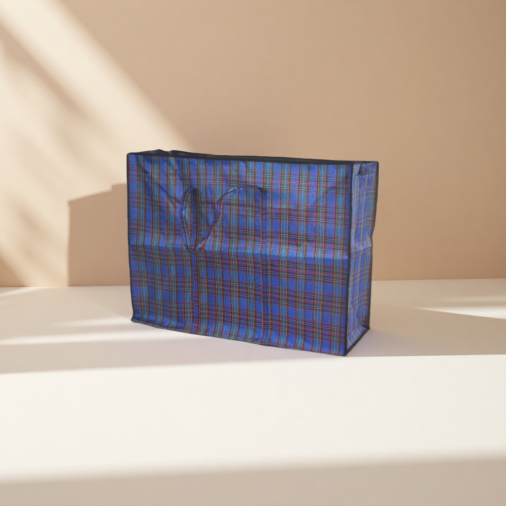 The checkered pattern handbag is a fashionable, simple and eco-friendly shopping bag that can be folded and has a large capacity details Picture