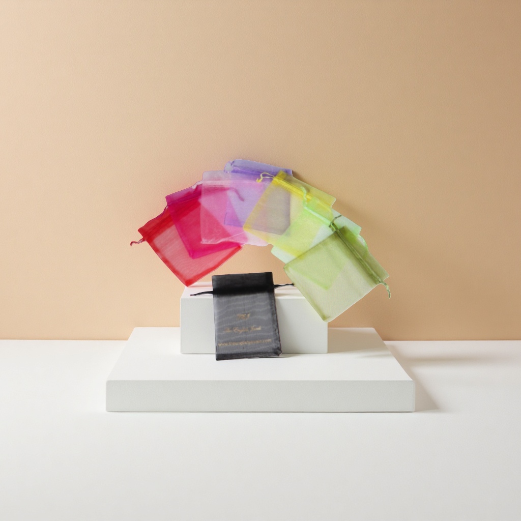 Colorful gauze gift bags with fashionable hollowed-out decorative hand-held packaging bags