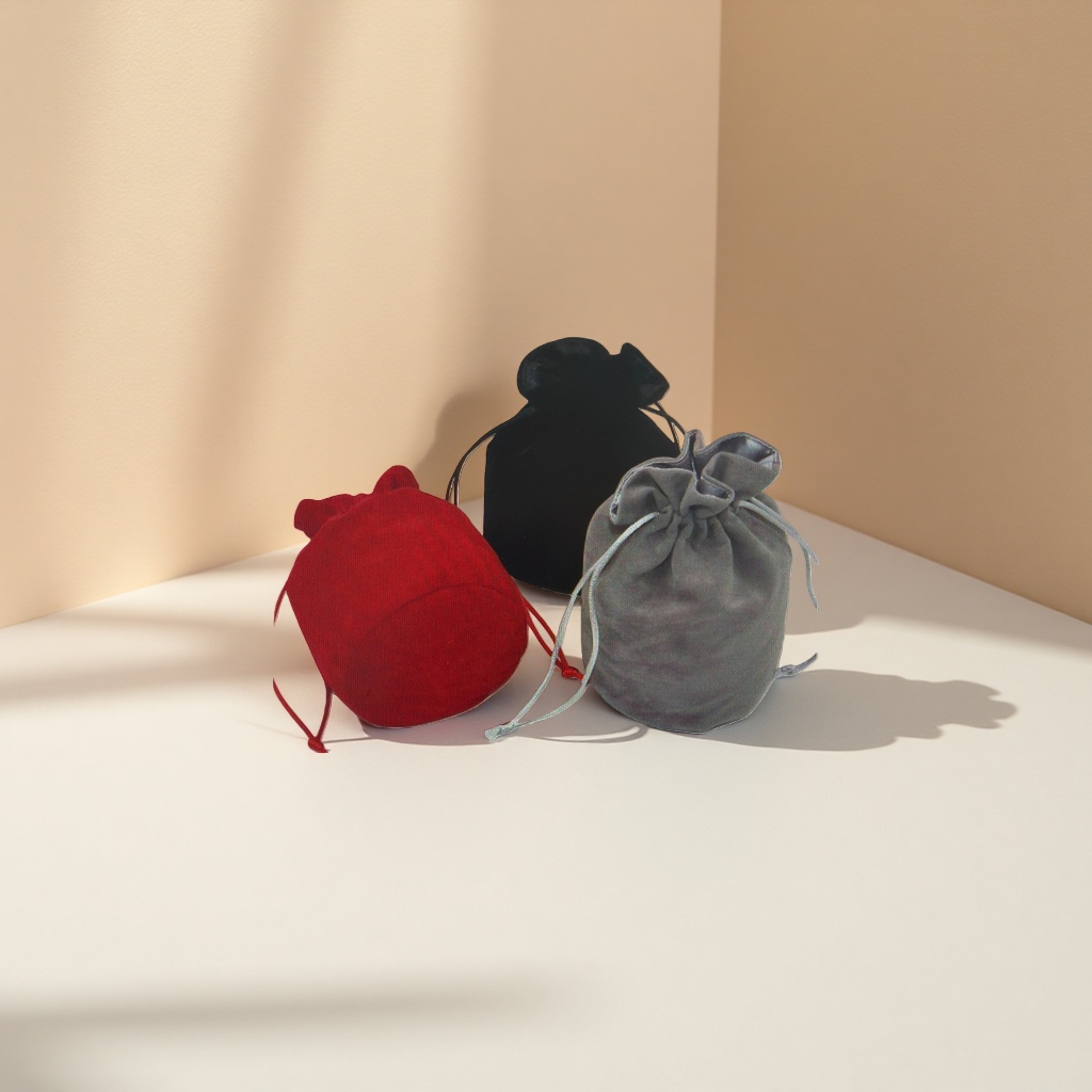 Red, black and grey velvet bags are available in multiple colors. Thickened dust-proof storage bags Application Scenario