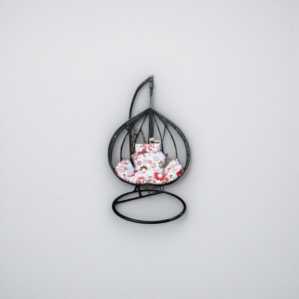 The hanging chair is a fabric rocking chair for home balcony, courtyard and outdoor leisure, with a load capacity of 150kg Application Scenario
