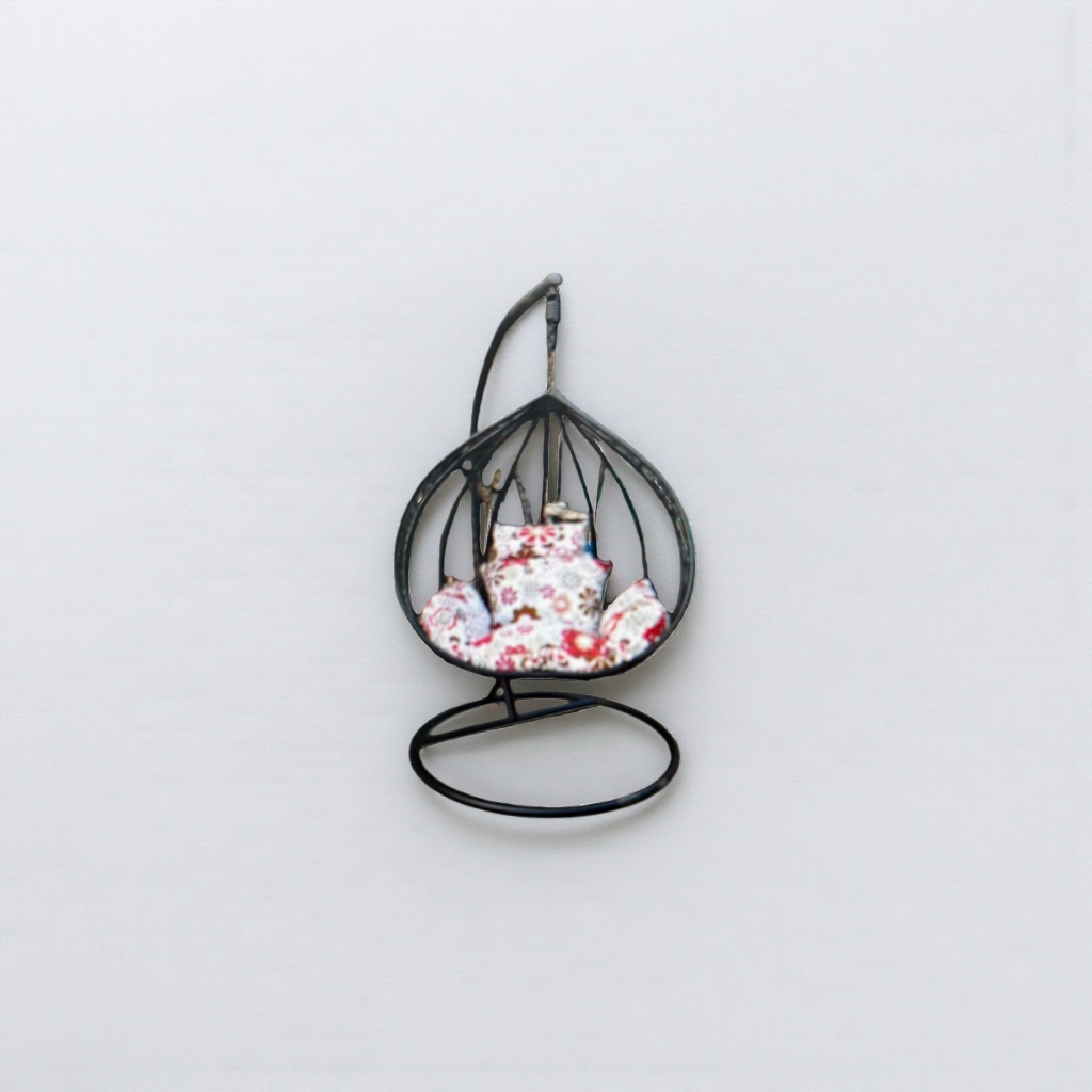 The hanging chair is a fabric rocking chair for home balcony, courtyard and outdoor leisure, with a load capacity of 150kg