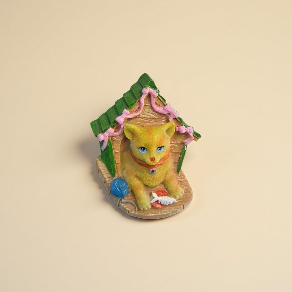 Yellow cat-shaped cat house ornaments, cute and adorable pet home decoration, refrigerator stickers, ocean metal stickers, refrigerator stickers details Picture