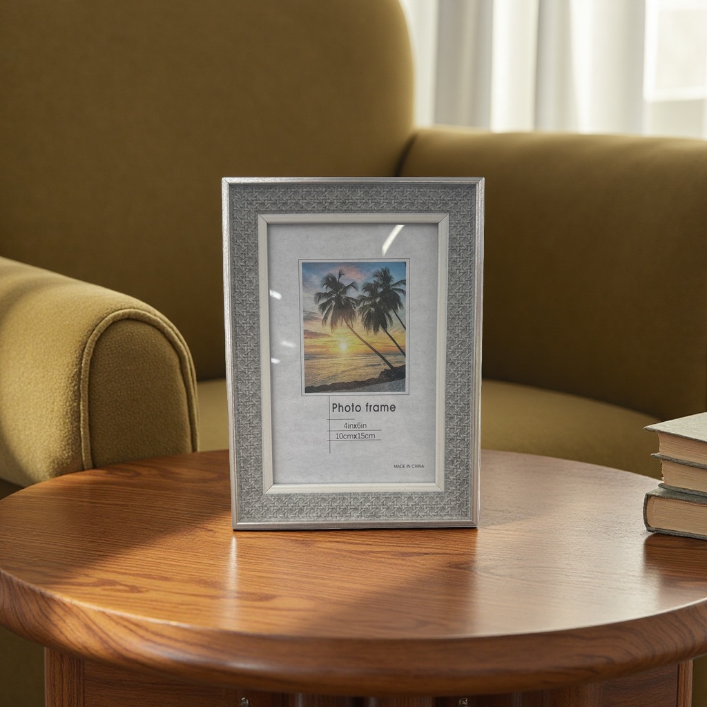 The simple Nordic-style wooden photo frame is suitable for photo decoration in the living room and bedroom as a desktop ornament Application Scenario