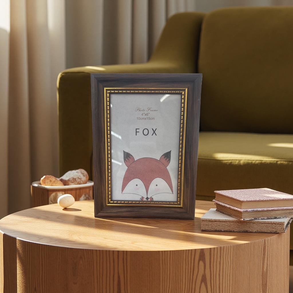 An 8-inch simple Nordic-style wooden photo frame with fox pattern for living room and bedroom decoration
