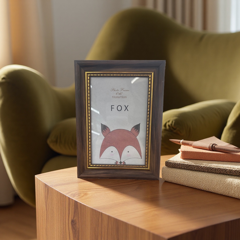 An 8-inch simple Nordic-style wooden photo frame with fox pattern for living room and bedroom decoration details Picture