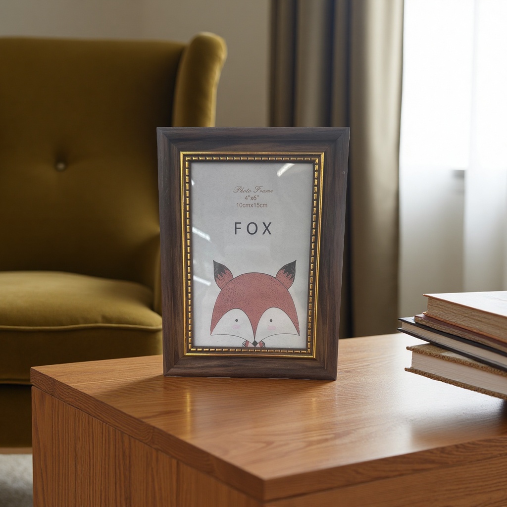 An 8-inch simple Nordic-style wooden photo frame with fox pattern for living room and bedroom decoration Application Scenario