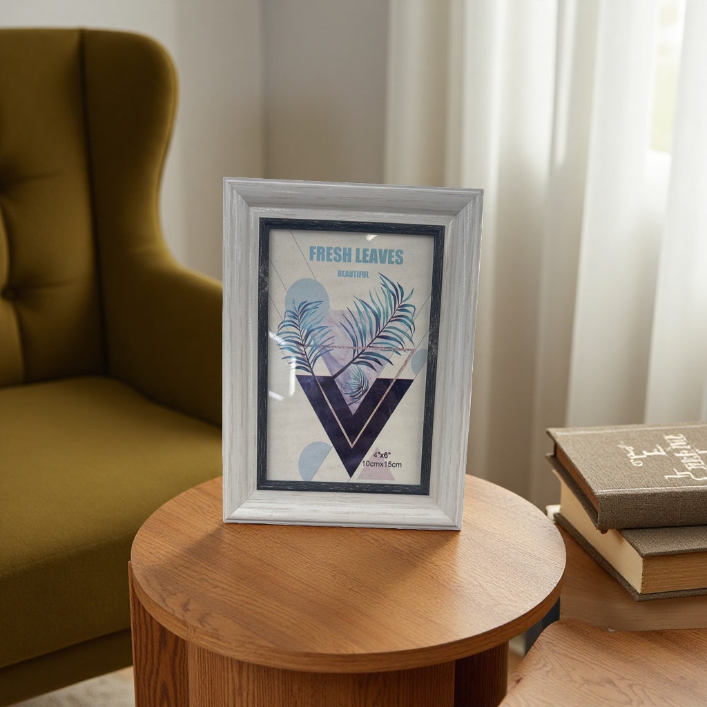 Solid wood retro-style double-sided upright photo frame, 8-inch desktop display decoration Application Scenario