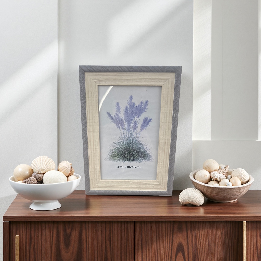Nordic-style wooden photo frames with plant patterns are suitable for decorative picture frames in living rooms and bedrooms