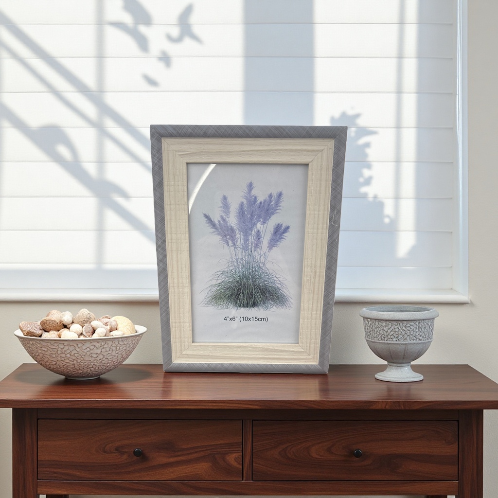 Nordic-style wooden photo frames with plant patterns are suitable for decorative picture frames in living rooms and bedrooms Application Scenario