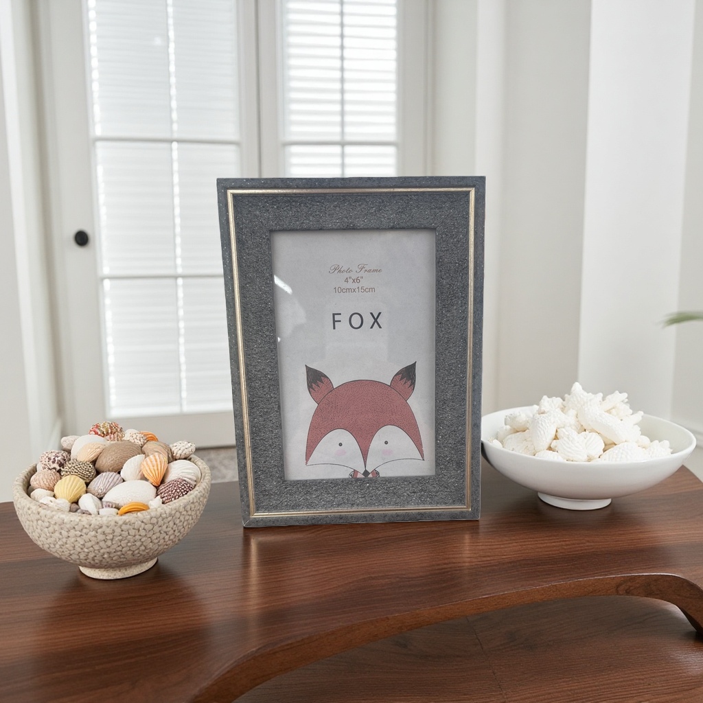 A 6-inch wooden photo frame with fox pattern, suitable for both wall and display, is a creative home decoration details Picture