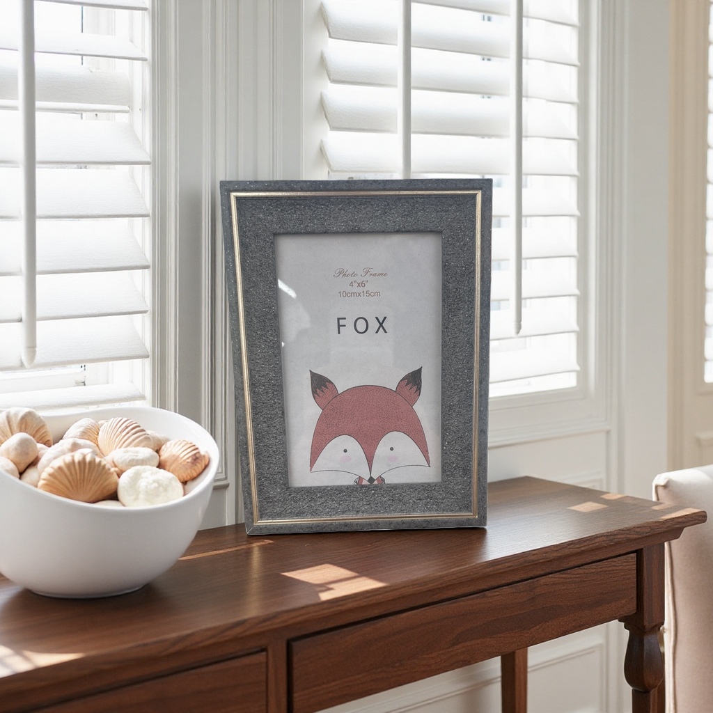 A 6-inch wooden photo frame with fox pattern, suitable for both wall and display, is a creative home decoration