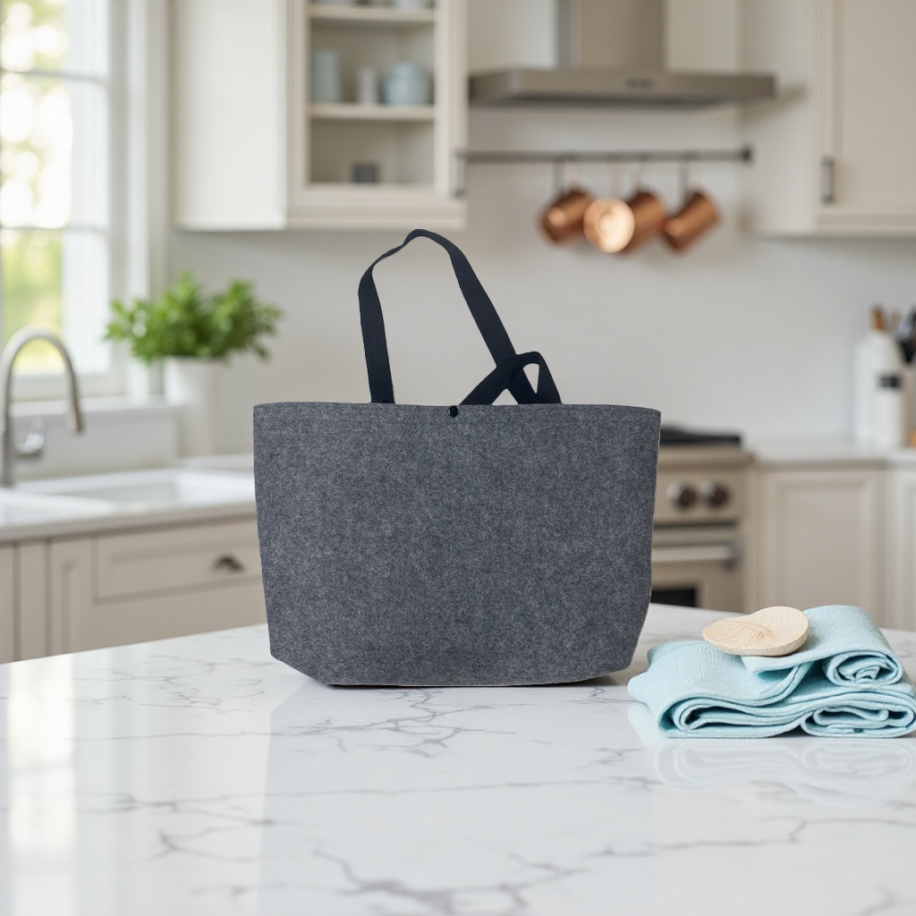 This grey fabric handbag is a fashionable, simple and versatile single-shoulder bag for commuting ladies Application Scenario