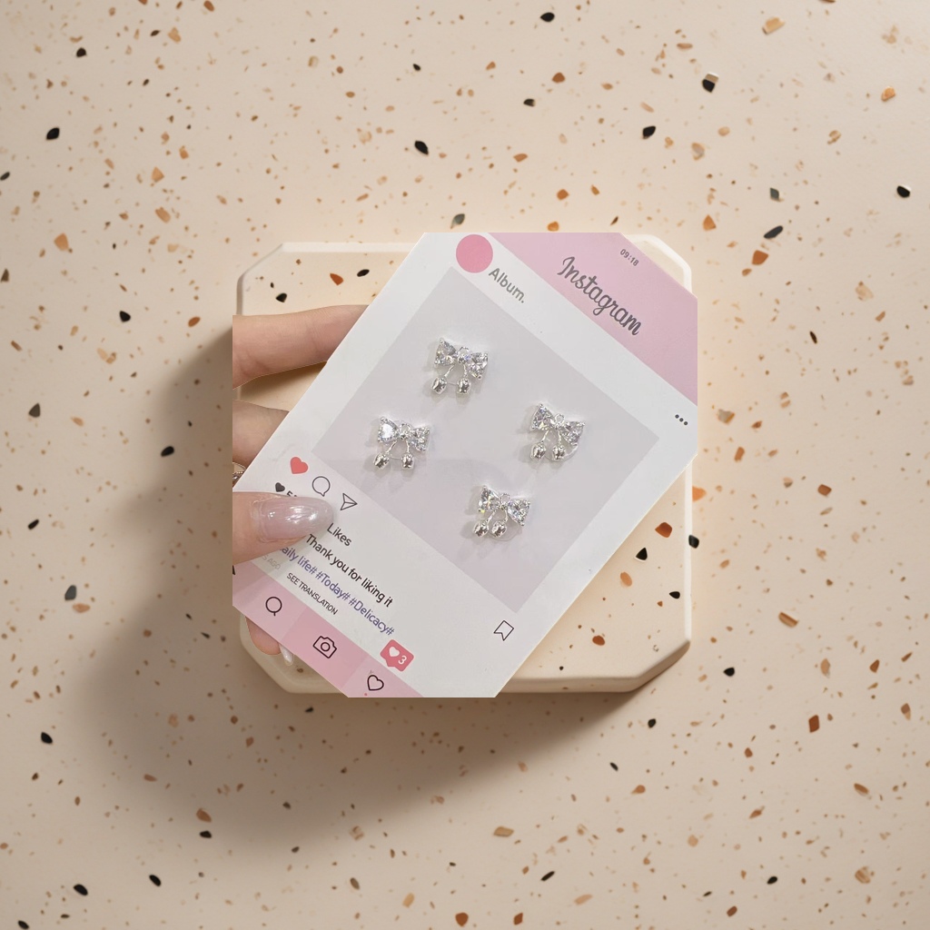 A pair of fashionable and simple bow stud earrings for women Application Scenario