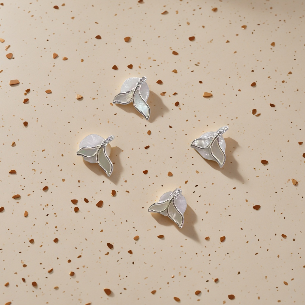 The silver leaf-shaped ear studs are fashionable and simple earrings that are light luxury and versatile Specification image