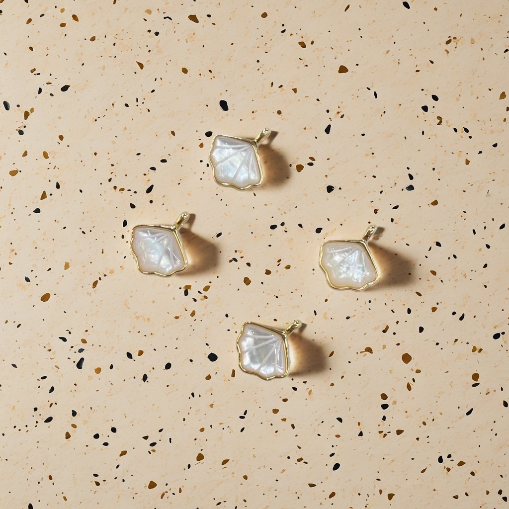 Shell pendant sterling silver necklace, a unique design for women, simple and versatile fashionable accessory