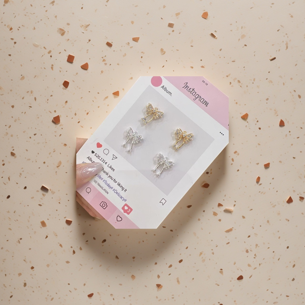 Butterfly-shaped stud earrings are fashionable and simple. Gold-plated anti-allergy stud earrings details Picture