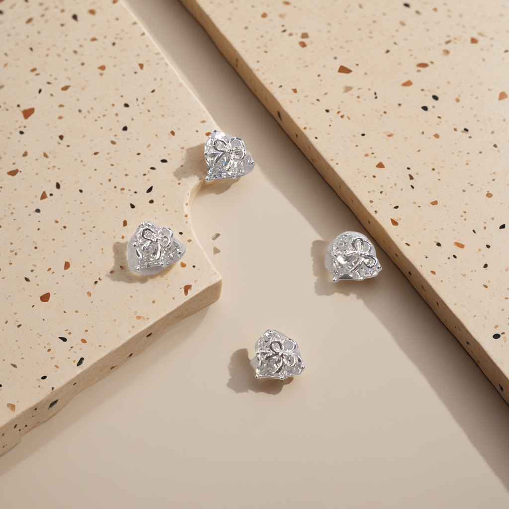 Shiny silver flower-shaped stud earrings are fashionable and simple women's earrings