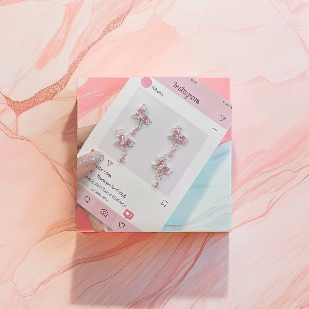 Pink flower-shaped earrings are fashionable and sweet ladies' earrings Specification image