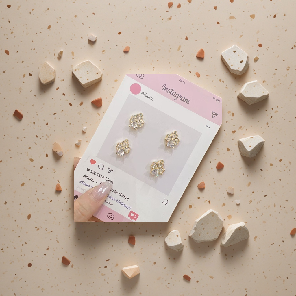Four-leaf clover-shaped earrings are fashionable, simple and versatile earrings Specification image