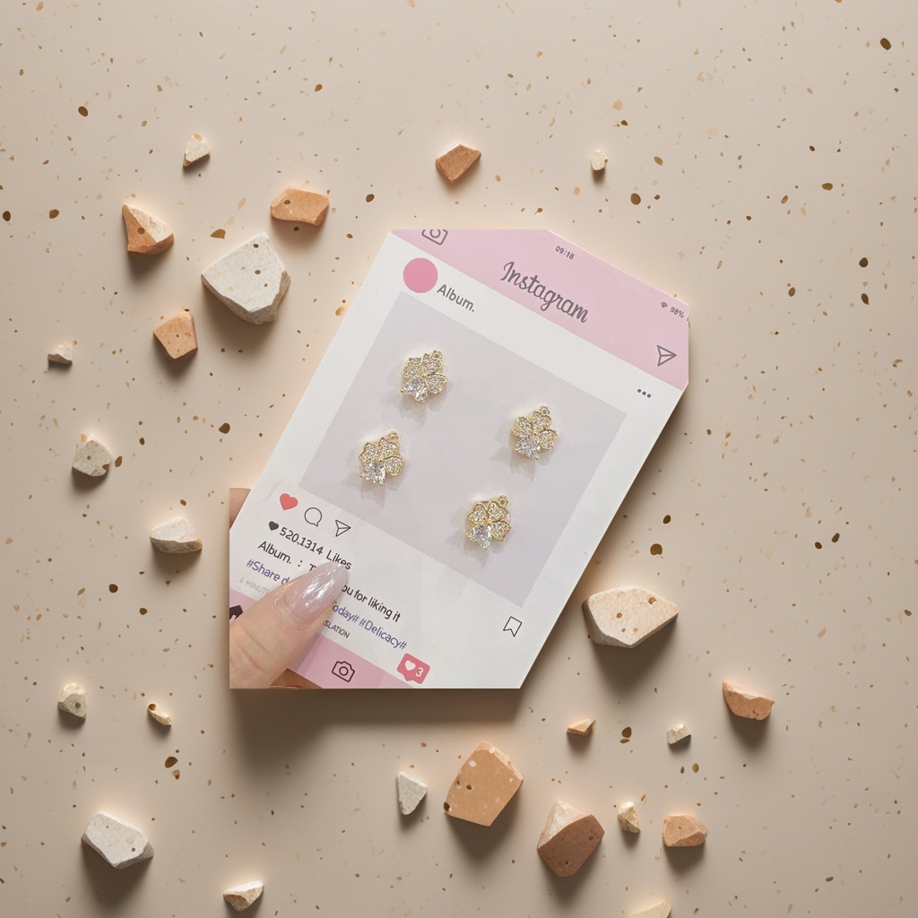 Four-leaf clover-shaped earrings are fashionable, simple and versatile earrings Application Scenario