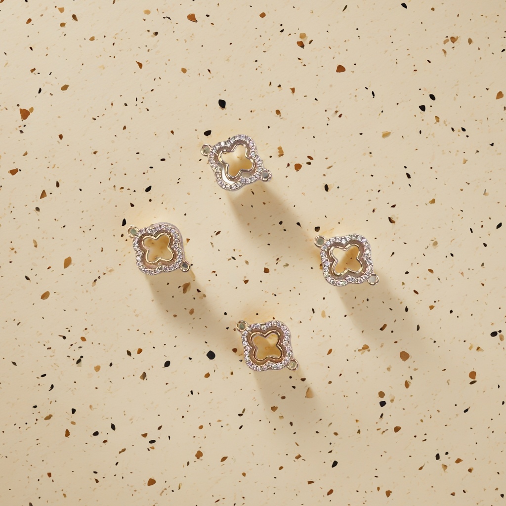 Four-leaf clover gold diamond-encrusted pendant decoration